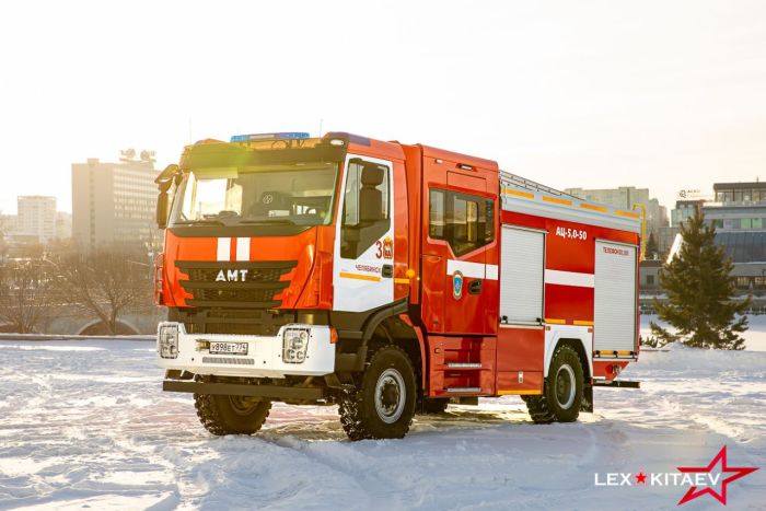 Новая пожарная автоцистерна АЦ-5,0-50 на шасси АМТ-432944 4х4